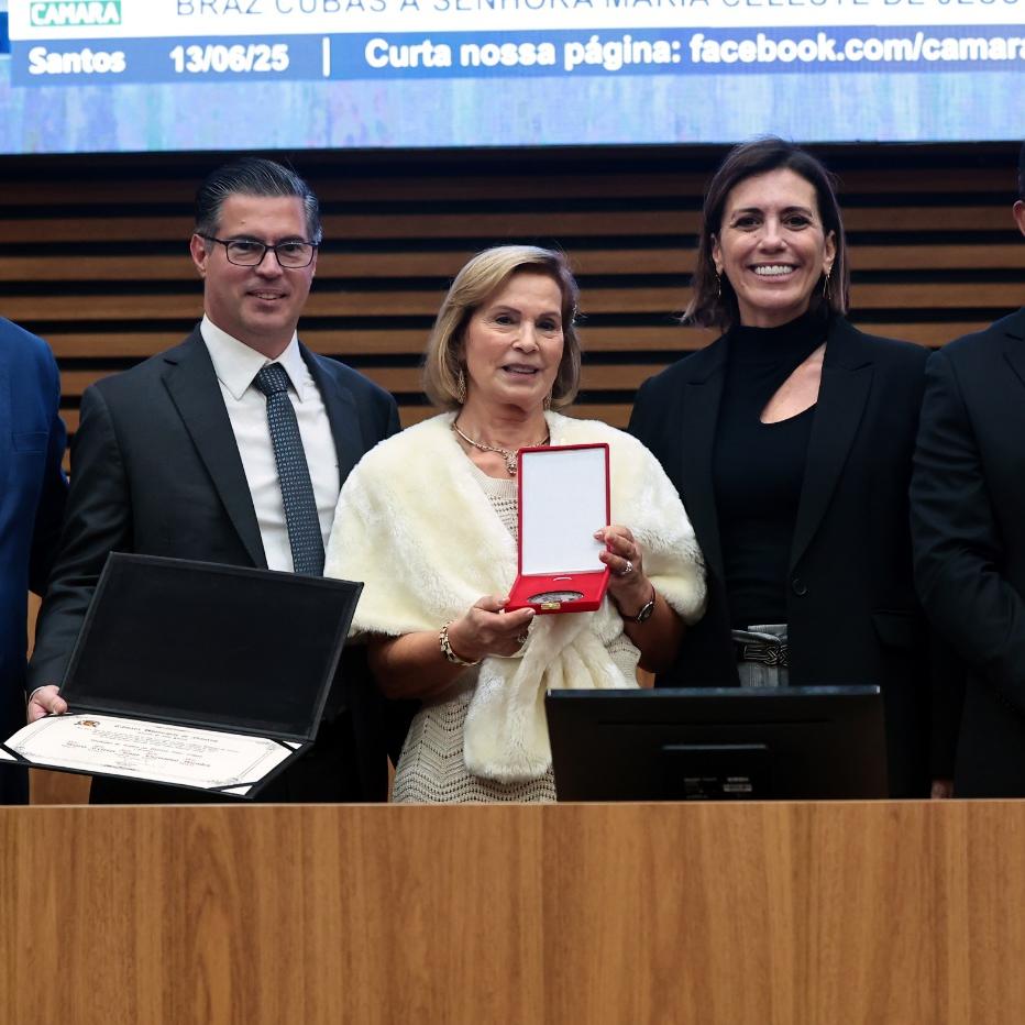 Solenidade, no plenário, foi em reconhecimento à importância da empresa ao desenvolvimento regional